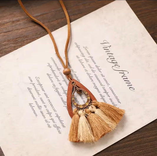 Wooden Teardrop Rhinestone Horseshoe Pendant Necklace with Tassels